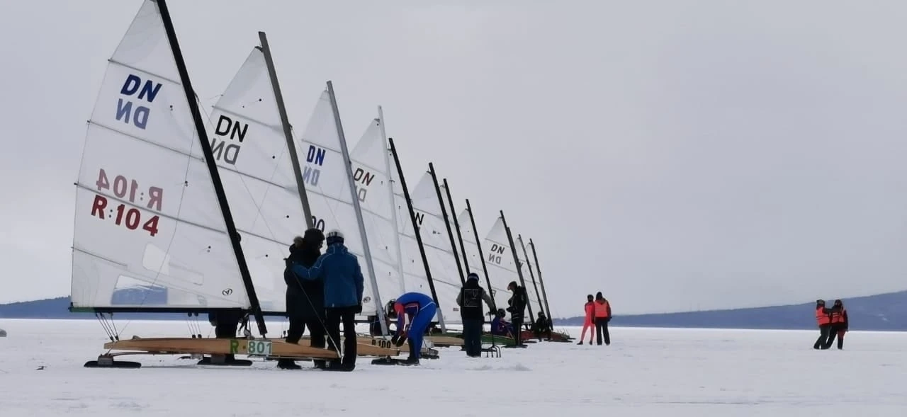 Межрегиональные соревнования по парусному спорту «Братский лед» в классах буер «DN» и буер «Ледовый оптимист» с 16 по 19 апреля пройдут в Курчатовском заливе Братского водохранилища