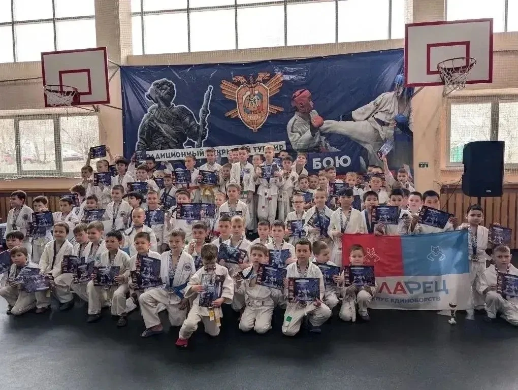 Спортсмены поборолись за победу в рукопашном бою, кросс-спринте, плавании и волейболе в Иркутске Спортсмены поборолись за победу в рукопашном бою, кросс-спринте, плавании и волейболе в Иркутске