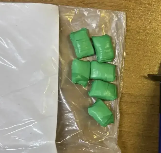 В Иркутске полицейские задержали двух предполагаемых сбытчиков мефедрона В Иркутске полицейские задержали двух предполагаемых сбытчиков мефедрона