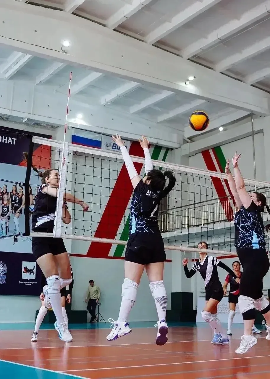 Спортсмены поборолись за победу в рукопашном бою, кросс-спринте, плавании и волейболе в Иркутске Спортсмены поборолись за победу в рукопашном бою, кросс-спринте, плавании и волейболе в Иркутске