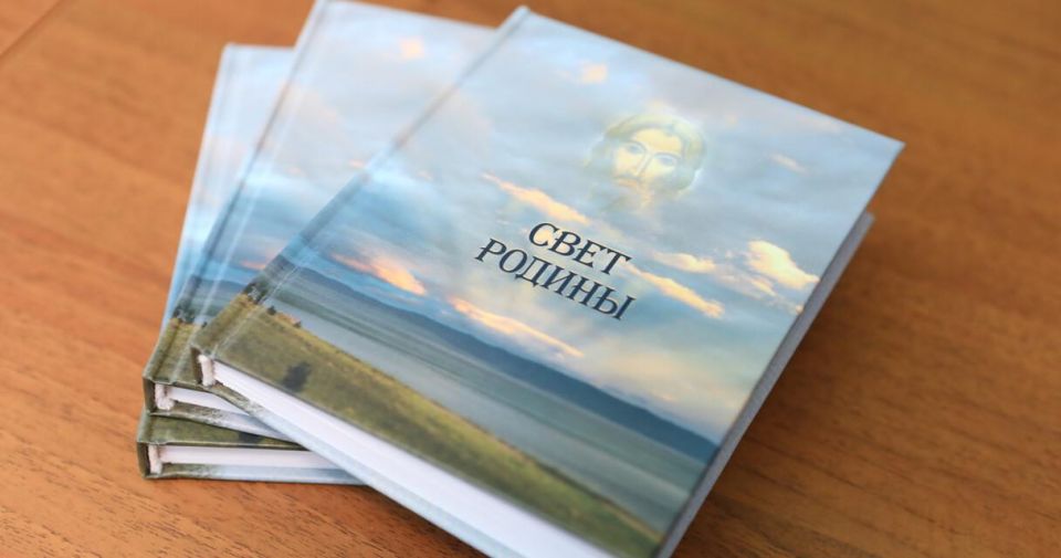 «Свет Родины» ко Дню Победы: Карманный сборник стихов передали бойцам СВО