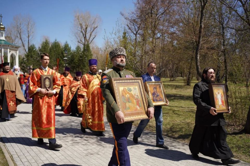 Игорь Кобзев: Сегодня, 6 мая, в День памяти Георгия Победоносца, вместе со священнослужителями, представителями власти региона и города, национально-культурных центров, жителями и гостями Приангарья прошли Крестным ходом по... Игорь Кобзев: Сегодня, 6 мая, в День памяти Георгия Победоносца, вместе со священнослужителями, представителями власти региона и города, национально-культурных центров, жителями и гостями Приангарья прошли Крестным ходом по...