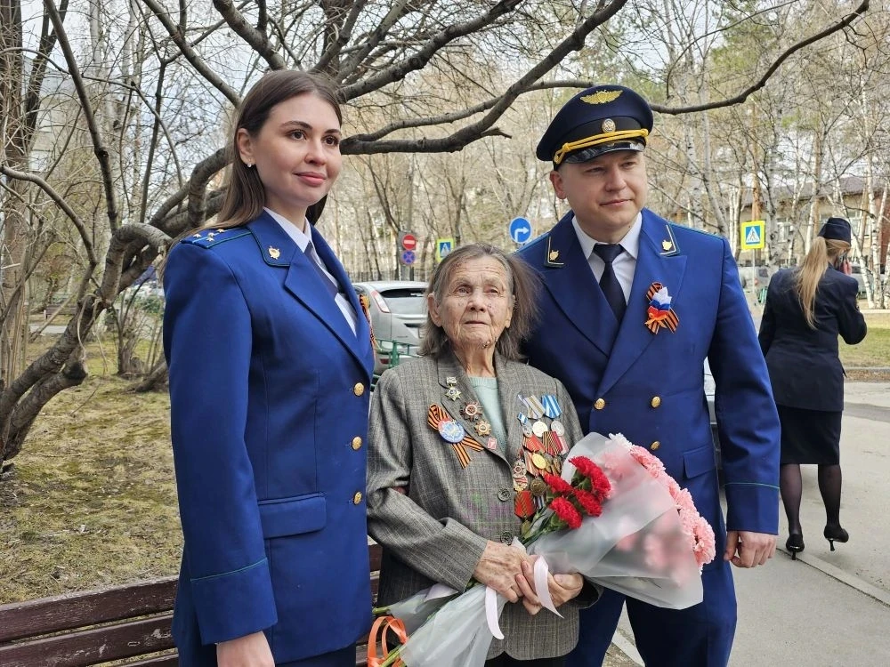 Прокуроры Иркутского района, Кировского, Ленинского, Октябрьского и Свердловского районов г. Иркутска в преддверии 81-й годовщины Победы в Великой Отечественной войне 1941-1945 гг. встретились с ветеранами Прокуроры Иркутского района, Кировского, Ленинского, Октябрьского и Свердловского районов г. Иркутска в преддверии 81-й годовщины Победы в Великой Отечественной войне 1941-1945 гг. встретились с ветеранами