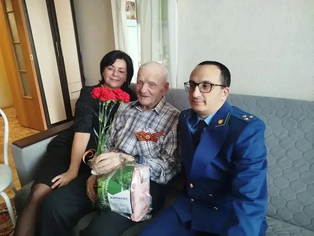 Прокуроры Иркутского района, Кировского, Ленинского, Октябрьского и Свердловского районов г. Иркутска в преддверии 81-й годовщины Победы в Великой Отечественной войне 1941-1945 гг. встретились с ветеранами Прокуроры Иркутского района, Кировского, Ленинского, Октябрьского и Свердловского районов г. Иркутска в преддверии 81-й годовщины Победы в Великой Отечественной войне 1941-1945 гг. встретились с ветеранами