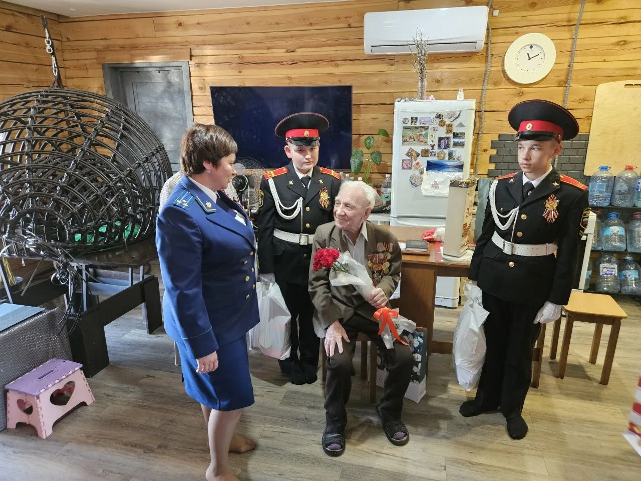 Прокуроры Иркутского района, Кировского, Ленинского, Октябрьского и Свердловского районов г. Иркутска в преддверии 81-й годовщины Победы в Великой Отечественной войне 1941-1945 гг. встретились с ветеранами Прокуроры Иркутского района, Кировского, Ленинского, Октябрьского и Свердловского районов г. Иркутска в преддверии 81-й годовщины Победы в Великой Отечественной войне 1941-1945 гг. встретились с ветеранами