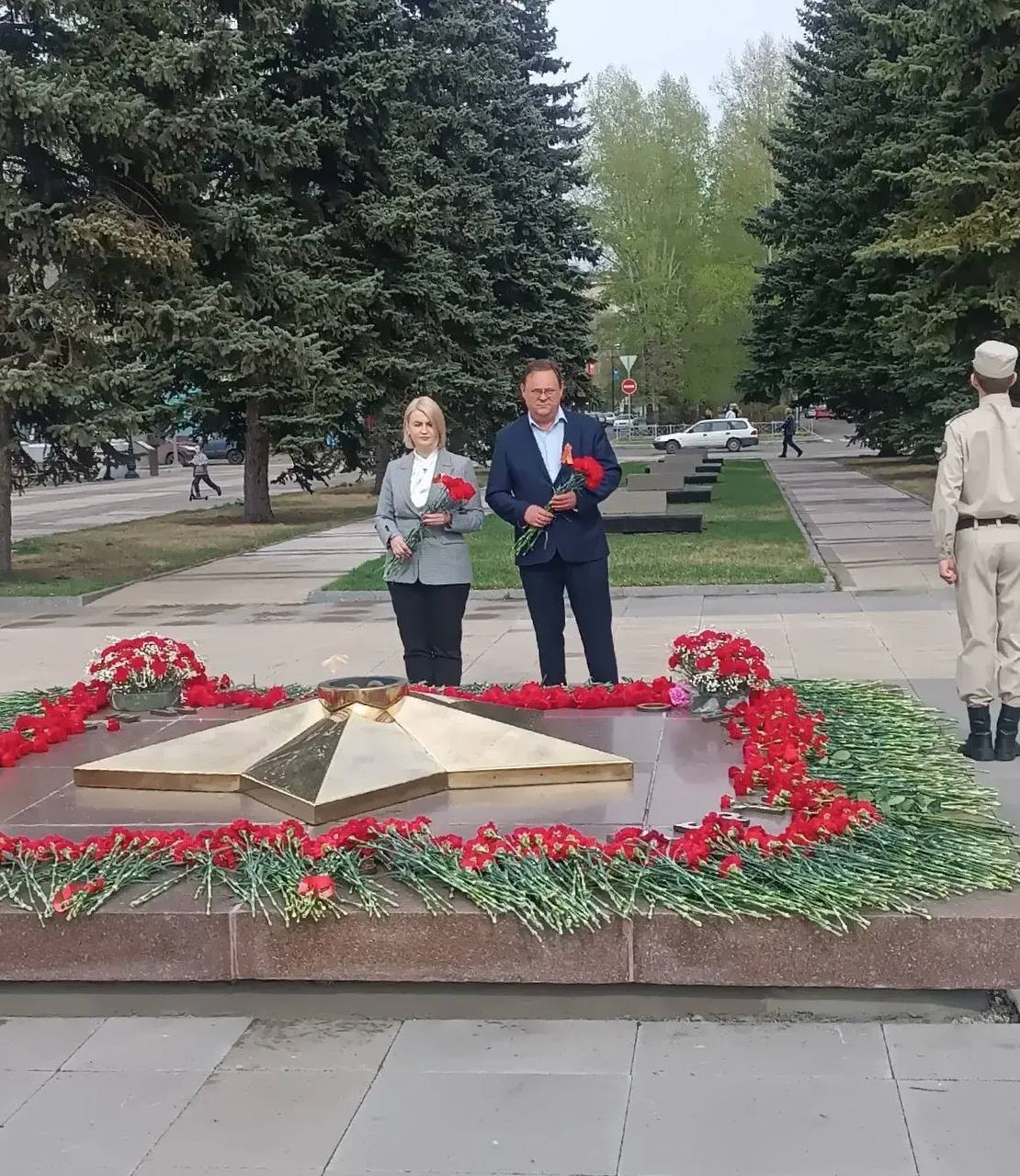 В преддверии Дня Победы работники территориальных управлений Ростехнадзора по всей стране участвуют в торжественных мероприятиях, возлагают цветы к мемориалам, памятникам и братским могилам, проводят работы по весеннему... В преддверии Дня Победы работники территориальных управлений Ростехнадзора по всей стране участвуют в торжественных мероприятиях, возлагают цветы к мемориалам, памятникам и братским могилам, проводят работы по весеннему...