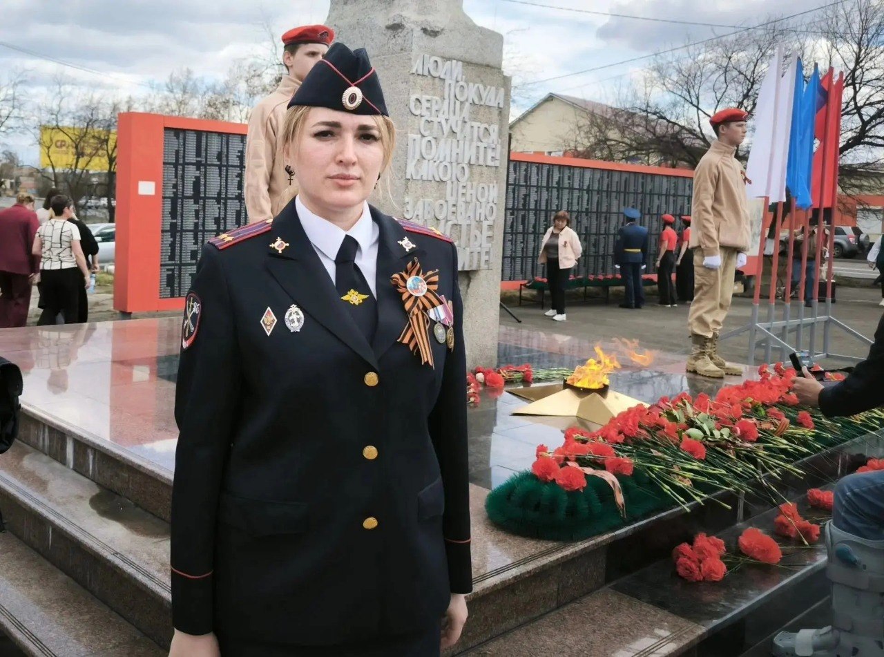 Подполковник из Нижнеудинска исполнила песни военных лет для города и для легендарного земляка