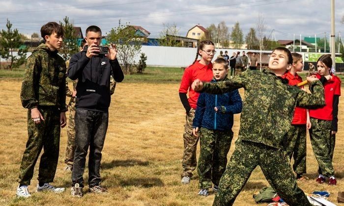 Защищать честь Иркутского округа на региональной «Зарнице 2.0» будут команды Хомутовской школы № 1 Защищать честь Иркутского округа на региональной «Зарнице 2.0» будут команды Хомутовской школы № 1
