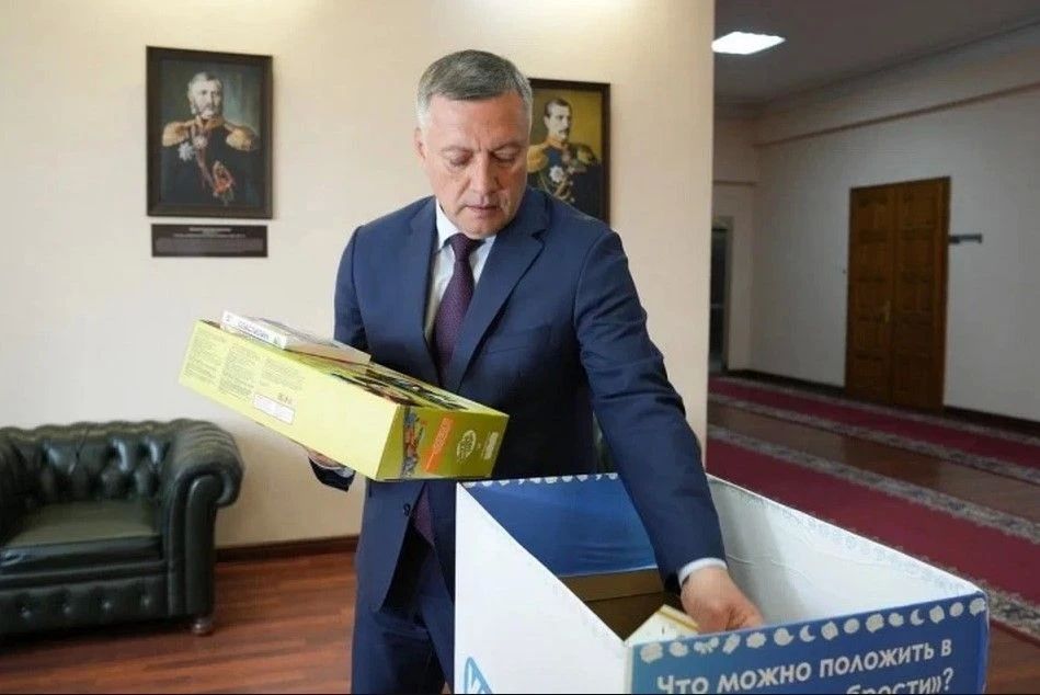 В преддверии Дня защиты детей "Единая Россия" запустила уже ставшую традиционной Всероссийскую благотворительную акцию "Коробка храбрости"