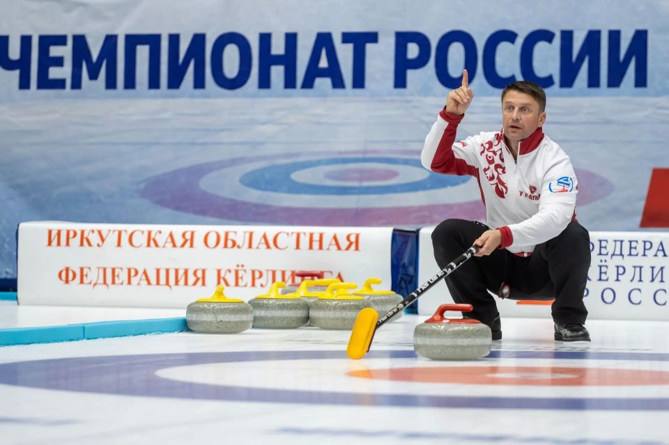 В ледовом дворце «Байкал» проходит чемпионат России по керлингу среди смешанных команд