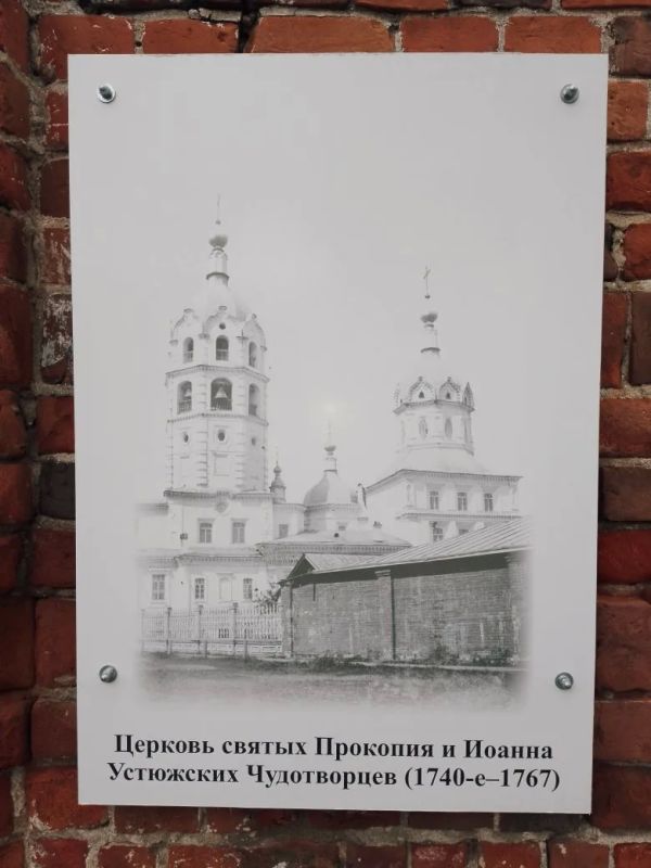 Прогуливаясь рядом с Князе-Владимирским храмом в предместье Рабочее, загляните в его двор: здесь находится небольшая выставка «Утраченные храмы Иркутска» Прогуливаясь рядом с Князе-Владимирским храмом в предместье Рабочее, загляните в его двор: здесь находится небольшая выставка «Утраченные храмы Иркутска»