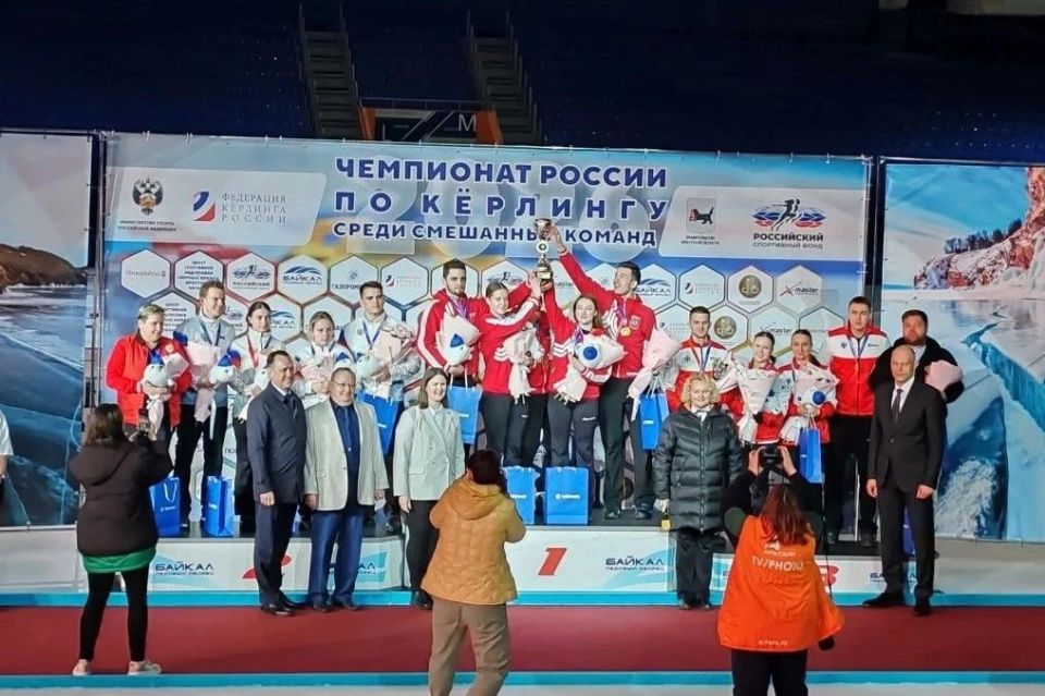 Команда «Иркутская область-Комсомолл 1» стала серебряным призером чемпионата России по керлингу Команда «Иркутская область-Комсомолл 1» стала серебряным призером чемпионата России по керлингу