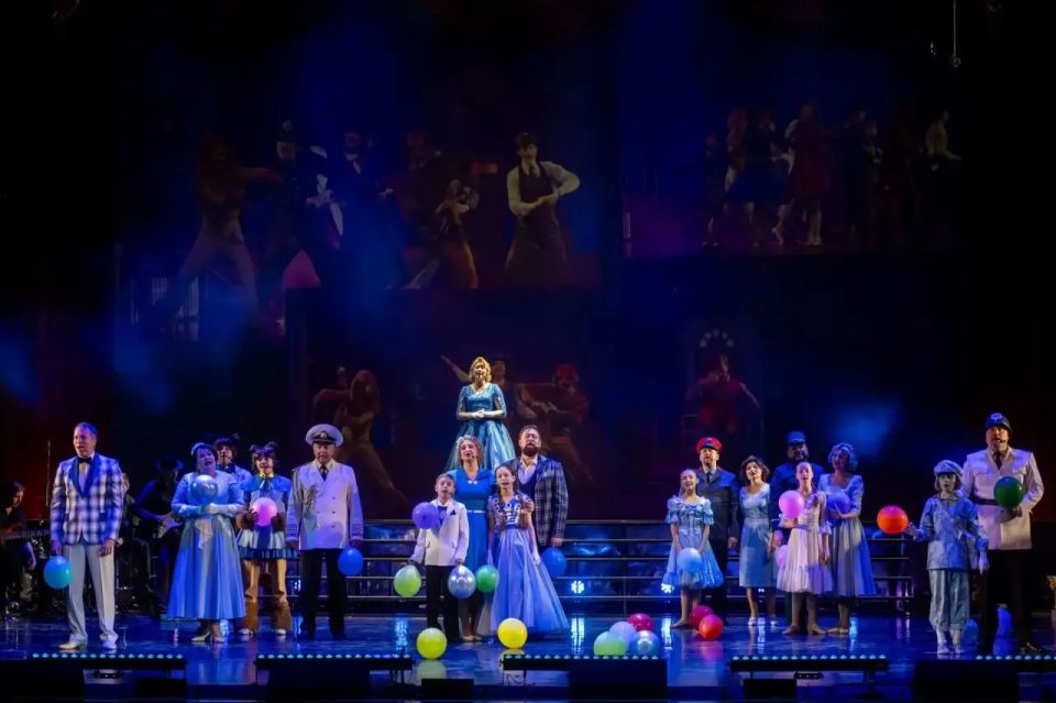 Игорь Кобзев: Гала-концертом «Сезоны вдохновения» завершилось празднование 85-летия Иркутского областного музыкального театра им. Николая Матвеевича Загурского Игорь Кобзев: Гала-концертом «Сезоны вдохновения» завершилось празднование 85-летия Иркутского областного музыкального театра им. Николая Матвеевича Загурского