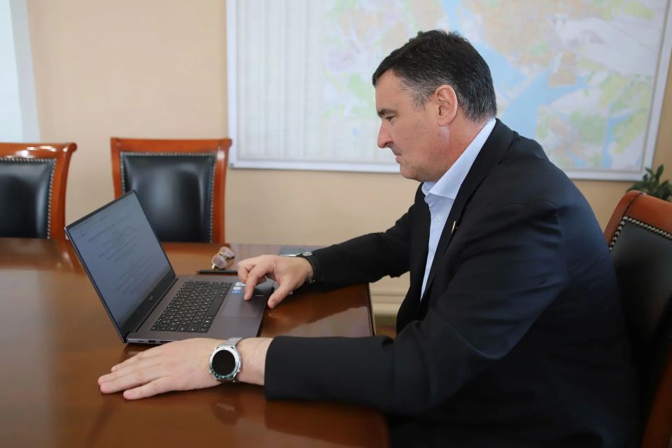 Руслан Болотов: В эти дни всей страной выбираем кандидатов в депутаты Государственной Думы от партии «Единая Россия» Руслан Болотов: В эти дни всей страной выбираем кандидатов в депутаты Государственной Думы от партии «Единая Россия»