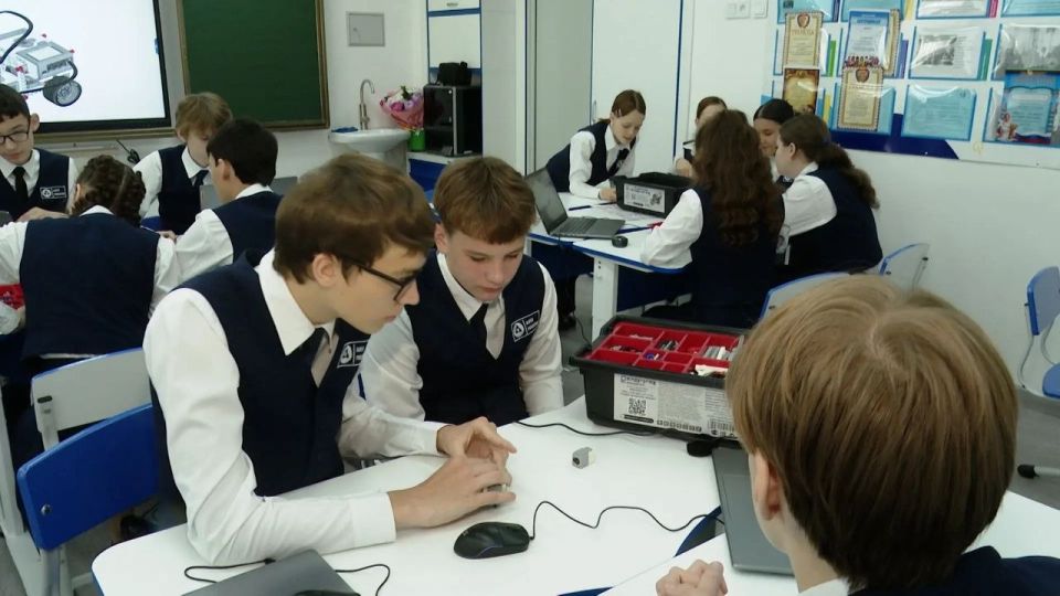 Собирают роботов и выращивают микрозелень