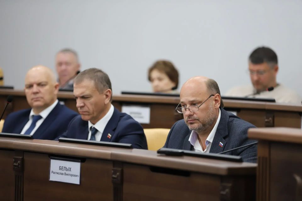 Руслан Болотов: На заседании Думы Иркутска утвердили несколько мер социальной поддержки для семей участников специальной военной операции, многодетных семей, а также граждан, чьё жильё признано аварийным и подлежащим сносу Руслан Болотов: На заседании Думы Иркутска утвердили несколько мер социальной поддержки для семей участников специальной военной операции, многодетных семей, а также граждан, чьё жильё признано аварийным и подлежащим сносу