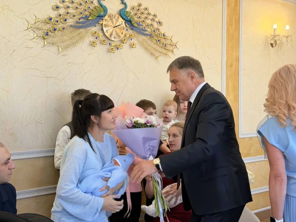 Сергей Петров: В преддверии Дня города в ангарском отделе ЗАГС состоялась трогательная церемония имянаречения для трёх замечательных семей, где в мае родились двойняшки Сергей Петров: В преддверии Дня города в ангарском отделе ЗАГС состоялась трогательная церемония имянаречения для трёх замечательных семей, где в мае родились двойняшки
