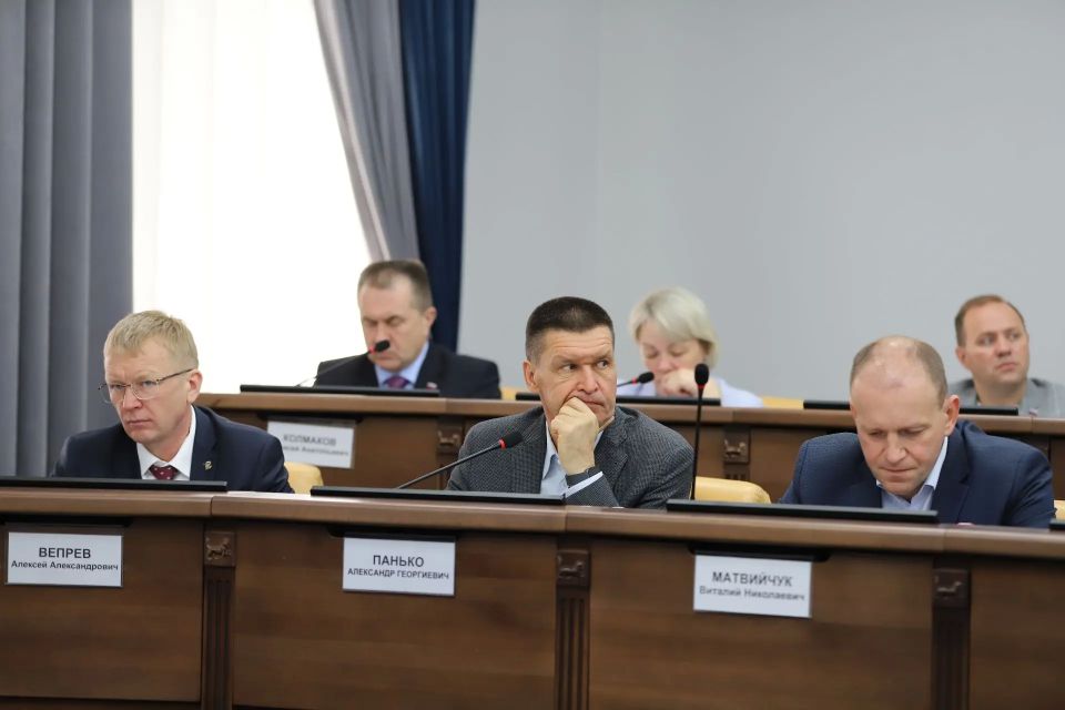 Руслан Болотов: На заседании Думы Иркутска утвердили несколько мер социальной поддержки для семей участников специальной военной операции, многодетных семей, а также граждан, чьё жильё признано аварийным и подлежащим сносу Руслан Болотов: На заседании Думы Иркутска утвердили несколько мер социальной поддержки для семей участников специальной военной операции, многодетных семей, а также граждан, чьё жильё признано аварийным и подлежащим сносу