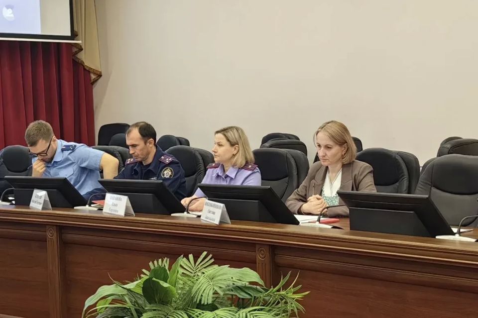 Межведомственная комиссия региона подвела итоги работы по погашению задолженности по зарплате с начала года Межведомственная комиссия региона подвела итоги работы по погашению задолженности по зарплате с начала года