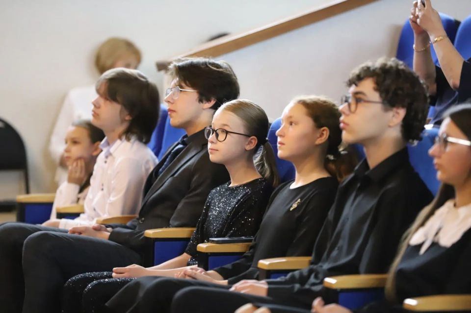 В Иркутске наградили юных талантов стипендиями мэра В Иркутске наградили юных талантов стипендиями мэра