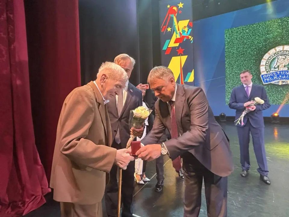Сергей Петров: Первым важным мероприятием в череде юбилейных торжеств в честь 75-летия Ангарска стал концерт в ДК «Нефтехимик» Сергей Петров: Первым важным мероприятием в череде юбилейных торжеств в честь 75-летия Ангарска стал концерт в ДК «Нефтехимик»