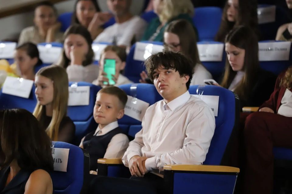 В Иркутске наградили юных талантов стипендиями мэра В Иркутске наградили юных талантов стипендиями мэра