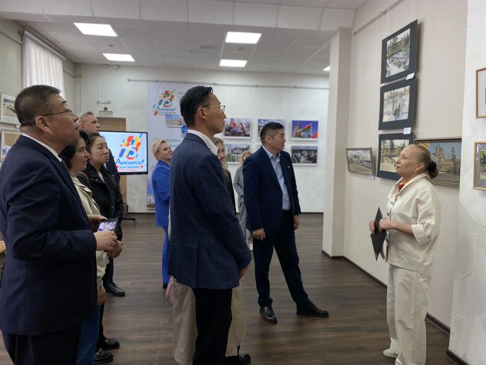 Фотовыставка «Для дружбы нет расстояний» открылась в Ангарске Фотовыставка «Для дружбы нет расстояний» открылась в Ангарске