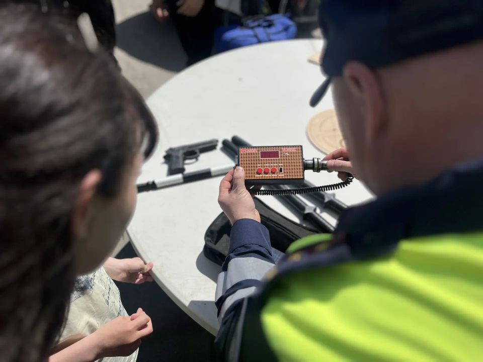 В Иркутске сотрудники Госавтоинспекции поздравили с Днём защиты детей маленьких пациентов областной больницы В Иркутске сотрудники Госавтоинспекции поздравили с Днём защиты детей маленьких пациентов областной больницы