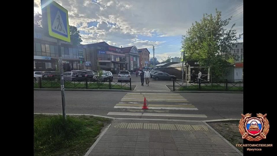 В Иркутске водитель сбил двух школьниц на электросамокате