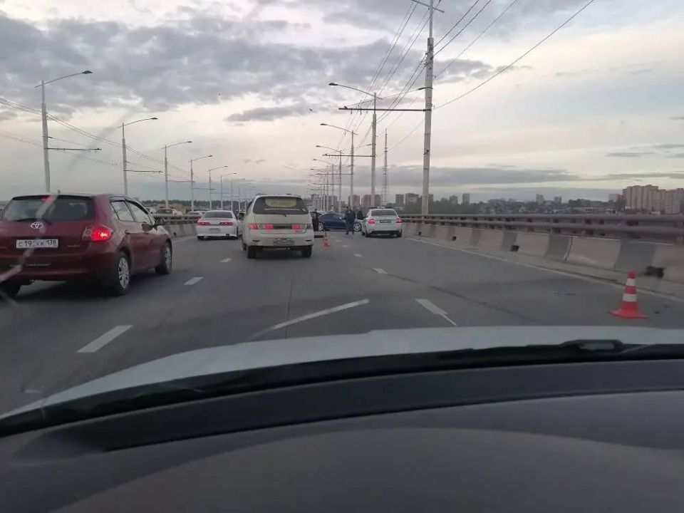 Академический мост парализовало массовым ДТП Академический мост парализовало массовым ДТП