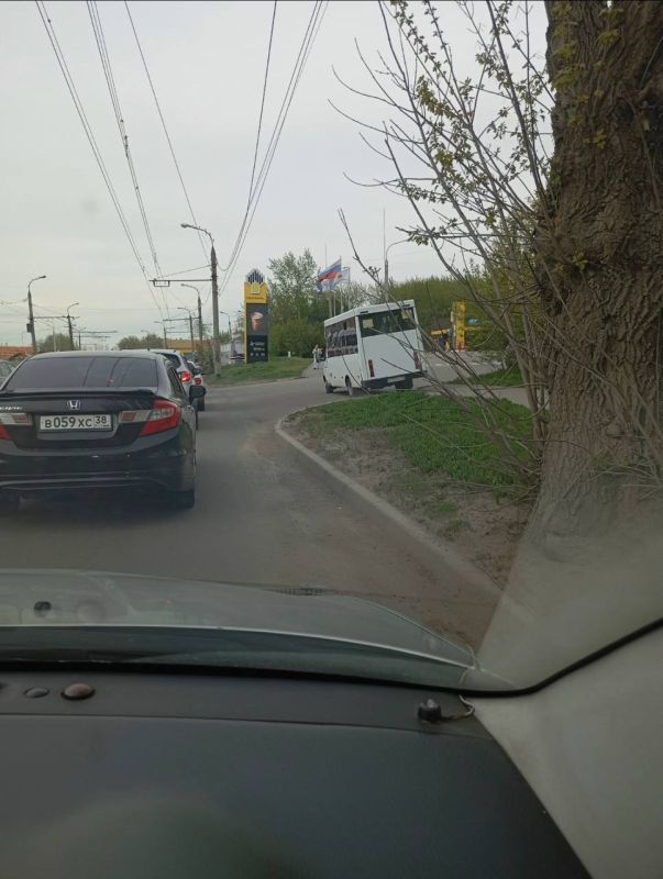 Сотрудники Госавтоинспекции установили и привлекли к ответственности водителя общественного транспорта Сотрудники Госавтоинспекции установили и привлекли к ответственности водителя общественного транспорта