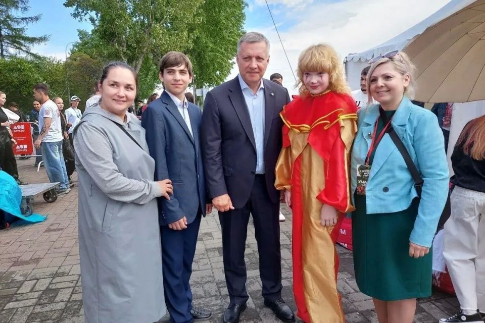 Губернатор: Иркутск, его историю, традиции, достижения и планы на будущее создают его жители-горожане Губернатор: Иркутск, его историю, традиции, достижения и планы на будущее создают его жители-горожане