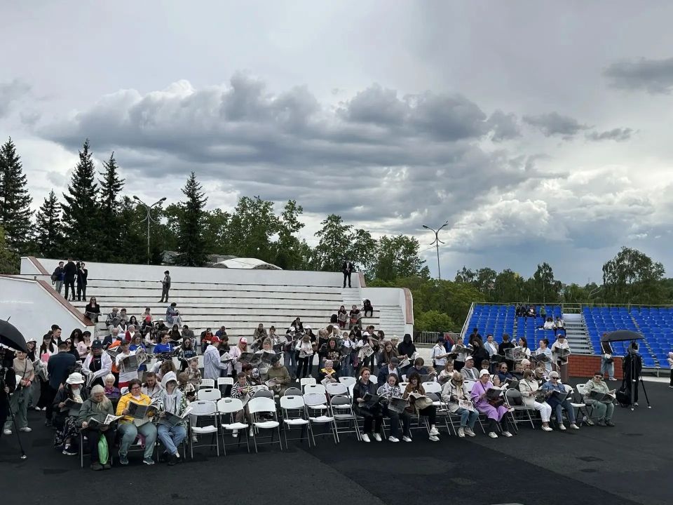 Иркутяне занимают места на танцплощадке «Ракушка», скоро будет зафиксирован рекорд! 365 человек одновременно начнут читать спецвыпуск «Мой любимый город» газеты «Комсомольская правда» Иркутяне занимают места на танцплощадке «Ракушка», скоро будет зафиксирован рекорд! 365 человек одновременно начнут читать спецвыпуск «Мой любимый город» газеты «Комсомольская правда»