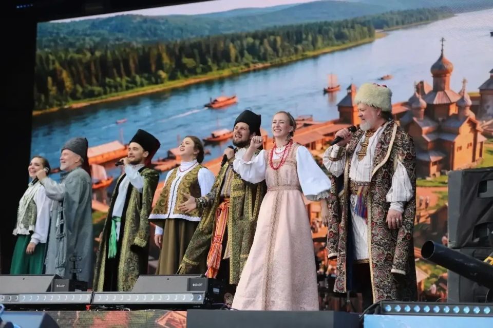 На главной сцене в сквере Кирова прошло театрализованное представление «Иркутск 365» На главной сцене в сквере Кирова прошло театрализованное представление «Иркутск 365»