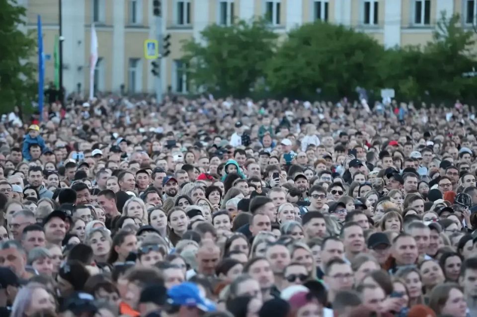 Более 100 тысяч жителей и гостей города приняли участие в праздновании 365-летия Иркутска Более 100 тысяч жителей и гостей города приняли участие в праздновании 365-летия Иркутска