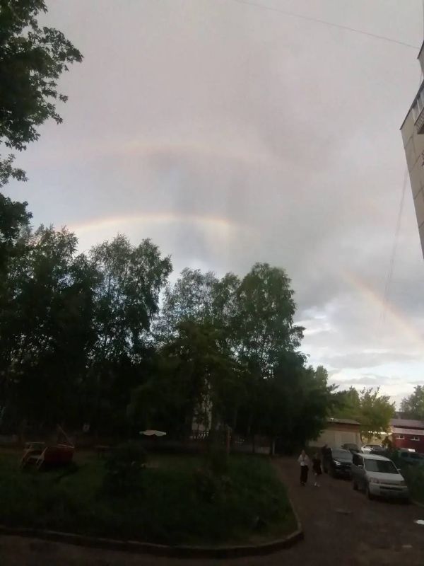 В Ангарске после дождя появилась радуга В Ангарске после дождя появилась радуга