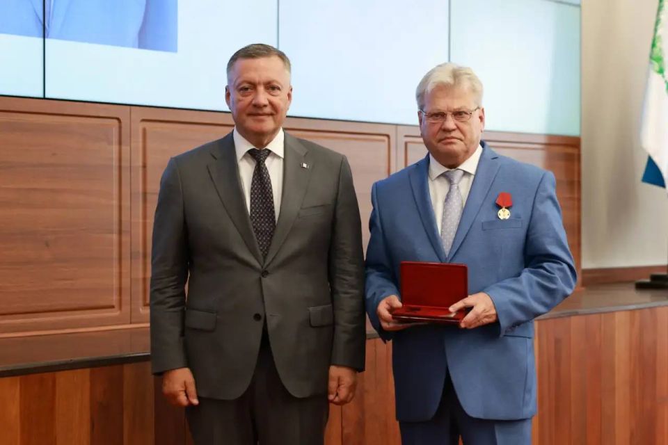 Игорь Кобзев: Профессиональный праздник сегодня отмечают работники той сферы, где нет случайных людей – это социальная сфера Игорь Кобзев: Профессиональный праздник сегодня отмечают работники той сферы, где нет случайных людей – это социальная сфера