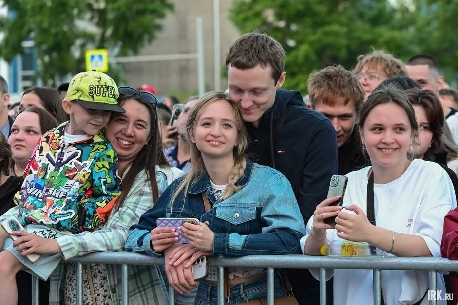 Иркутск отметил День города грандиозным концертом на площади графа Сперанского Иркутск отметил День города грандиозным концертом на площади графа Сперанского