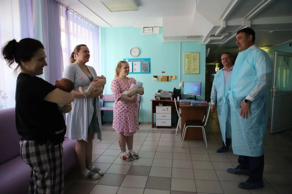 Мэр Иркутска поздравил новорожденных в день 365-летия города Мэр Иркутска поздравил новорожденных в день 365-летия города