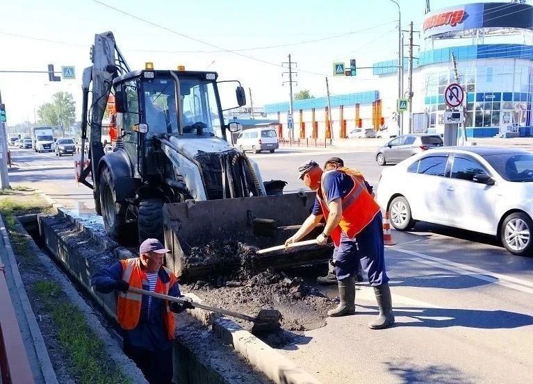 В Иркутске ежедневно наводят порядок на улицах и в парках В Иркутске ежедневно наводят порядок на улицах и в парках
