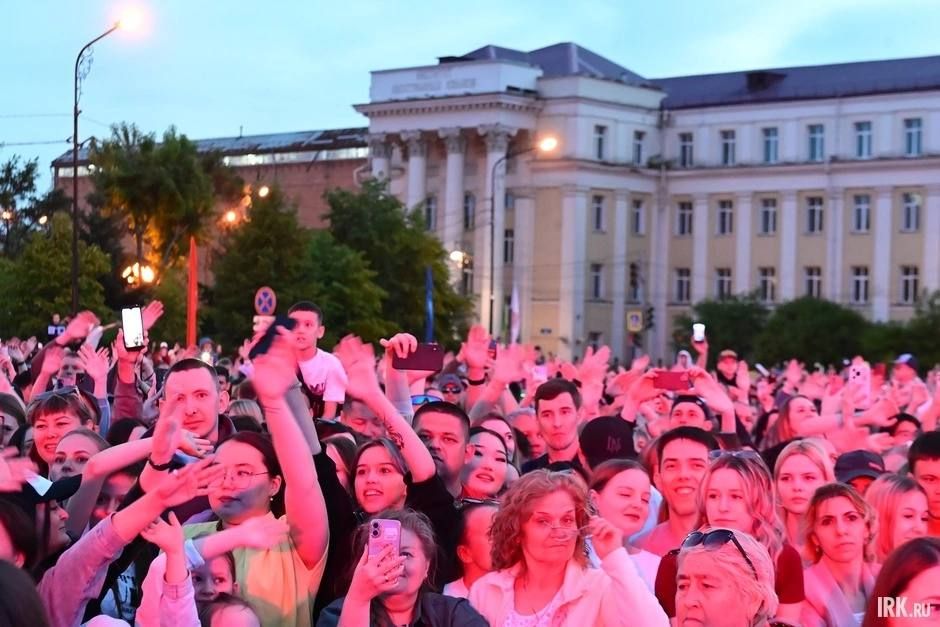 Иркутск отметил День города грандиозным концертом на площади графа Сперанского Иркутск отметил День города грандиозным концертом на площади графа Сперанского