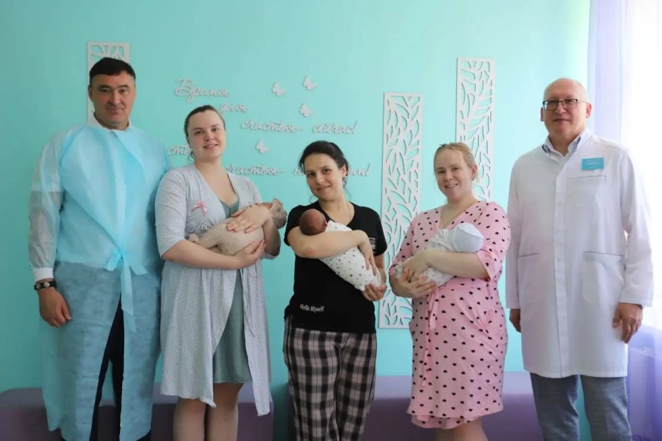 Мэр Иркутска поздравил новорожденных в день 365-летия города Мэр Иркутска поздравил новорожденных в день 365-летия города