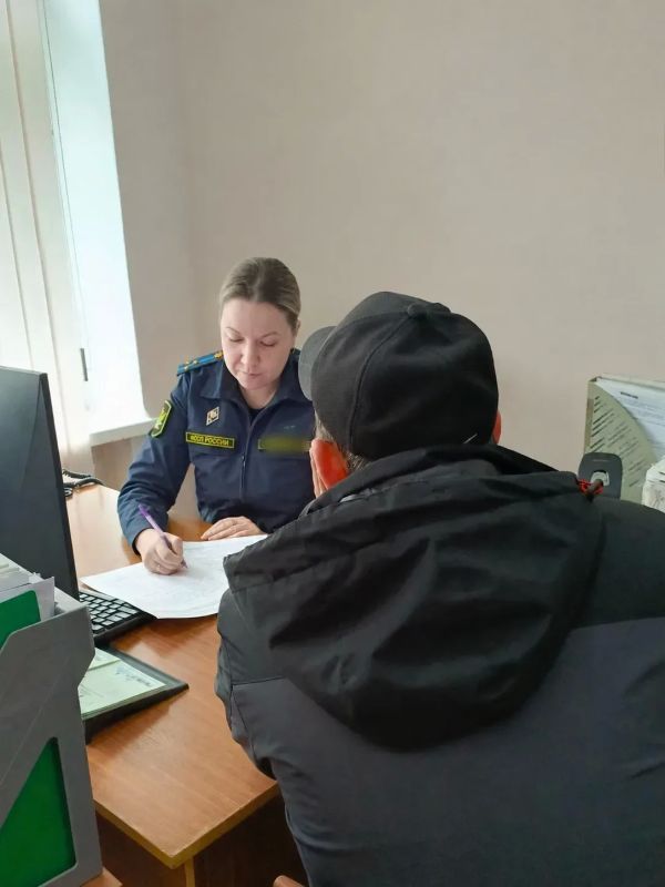 Новости других регионов. Даже татуировки на запястьях одинаковые: кузбассовец, чтобы не платить алименты, прикрывался братом-близнецом Как сообщают "Вести-Кузбасс", житель Анжеро-Судженска должен был дочери 500 тысяч рублей