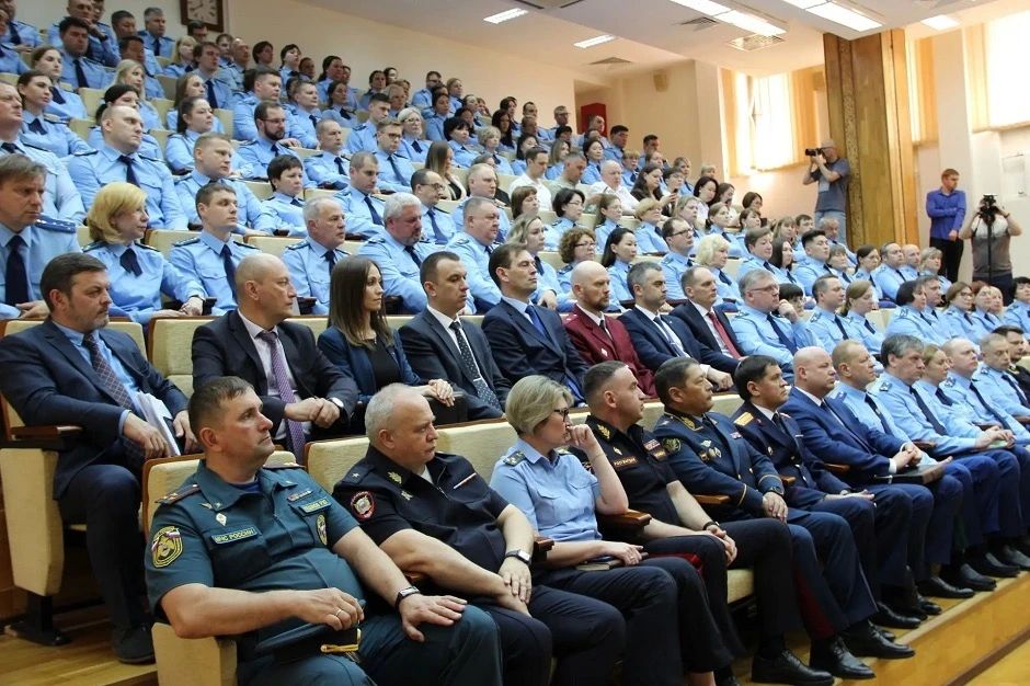 Бывший прокурор Мурманской области Сергей Паволин возглавил прокуратуру Приангарья Бывший прокурор Мурманской области Сергей Паволин возглавил прокуратуру Приангарья