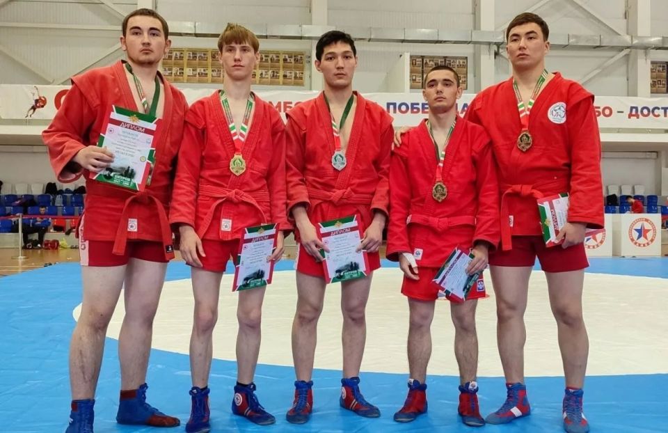 Спортсмены Приангарья выиграли девять медалей на всероссийских соревнованиях по самбо и боевому самбо, которые с 4 по 8 июня проходили в Улан-Удэ