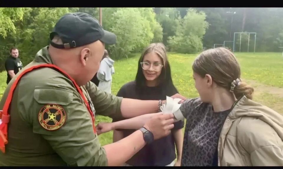 Ветеран транспортной полиции принял участие в патриотическом мероприятии в детском оздоровительном лагере Ветеран транспортной полиции принял участие в патриотическом мероприятии в детском оздоровительном лагере