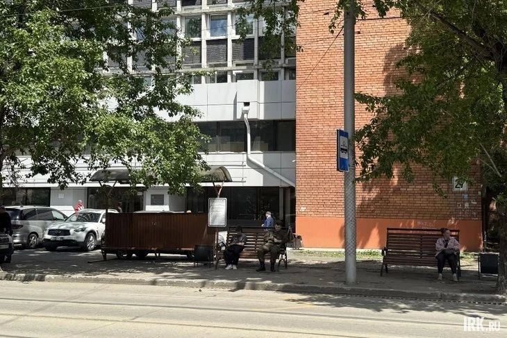 В Иркутске убрали торговый павильон возле трамвайной остановки рядом со Степана Разина, 27. Заметили?