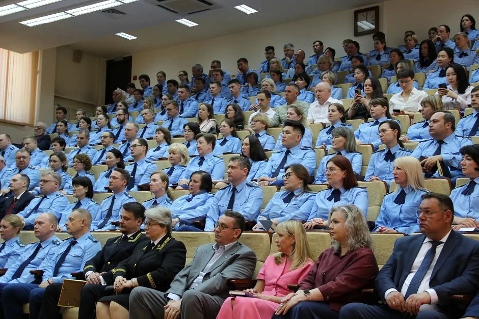Бывший прокурор Мурманской области Сергей Паволин возглавил прокуратуру Приангарья Бывший прокурор Мурманской области Сергей Паволин возглавил прокуратуру Приангарья