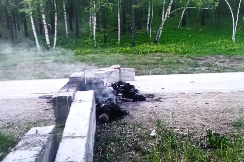 В Шелеховском районе полицейские разбираются в обстоятельствах происшествия, в результате которого погиб мотоциклист