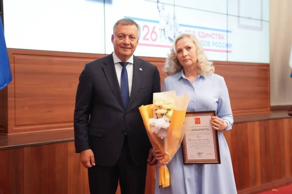 Игорь Кобзев: По поручению и от имени Президента России Владимира Владимировича Путина в преддверии Дня России вручил государственные награды почти 30 жителям Иркутской области Игорь Кобзев: По поручению и от имени Президента России Владимира Владимировича Путина в преддверии Дня России вручил государственные награды почти 30 жителям Иркутской области